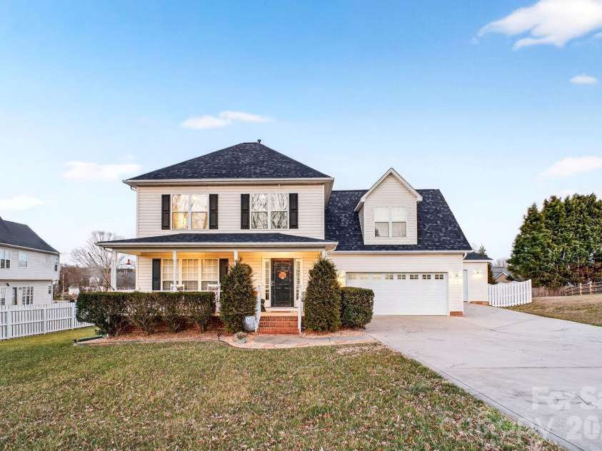 121 Guernsey Court, Dallas, NC 28034.  MLS# CAR4407824, YatesRealty ID 40133. 