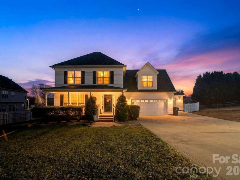 121 Guernsey Court, Dallas, NC 28034.  MLS# CAR4407824, YatesRealty ID 40133. 