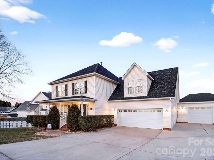 121 Guernsey Court, Dallas, NC 28034.  MLS# CAR4407824, YatesRealty ID 40133. 