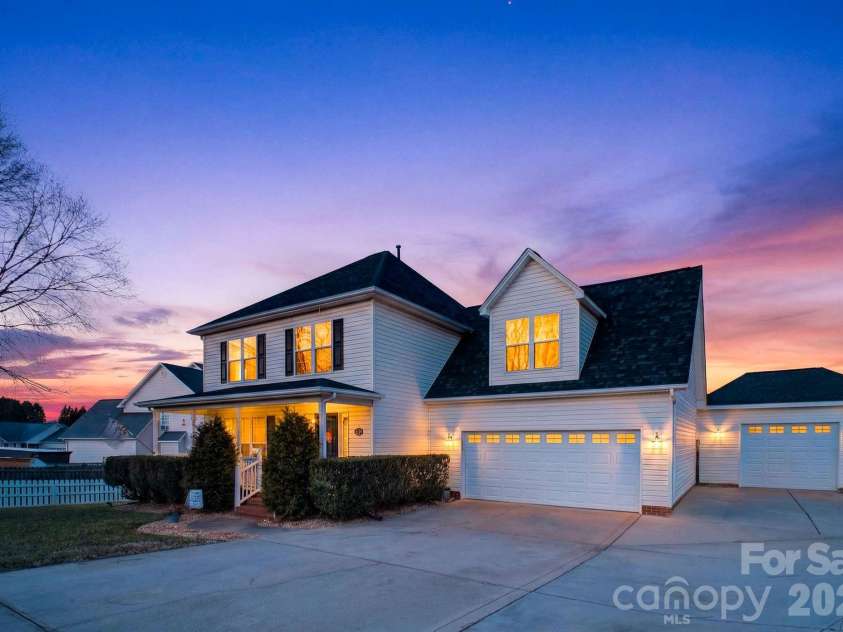 121 Guernsey Court, Dallas, NC 28034.  MLS# CAR4407824, YatesRealty ID 40133. 