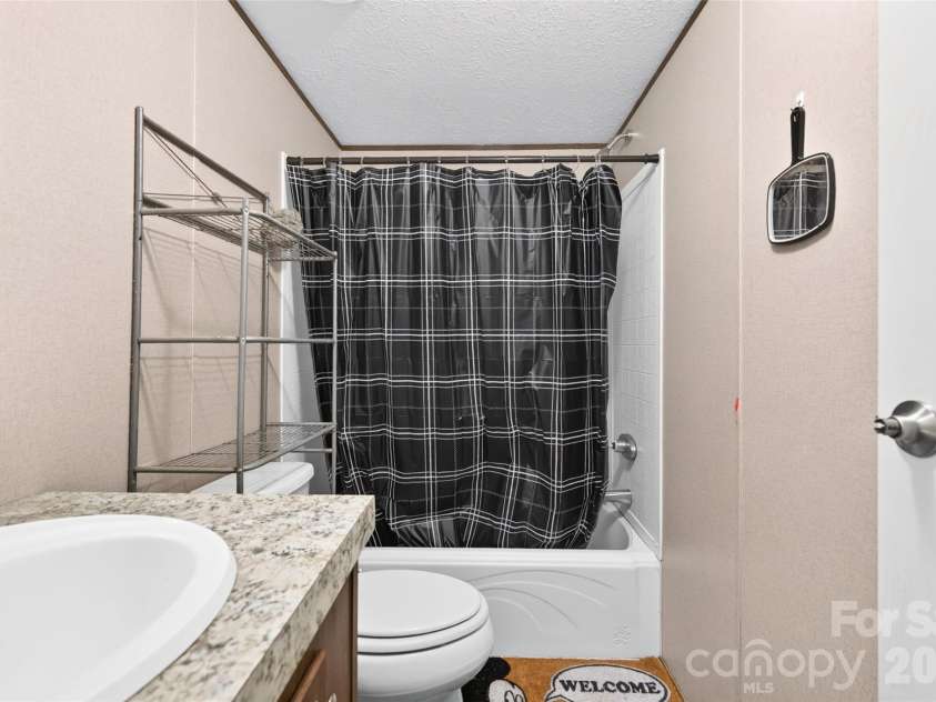 5249 Antler Drive, Iron Station, NC 28080.  MLS# CAR4401538, YatesRealty ID 40139. 2nd Bathroom