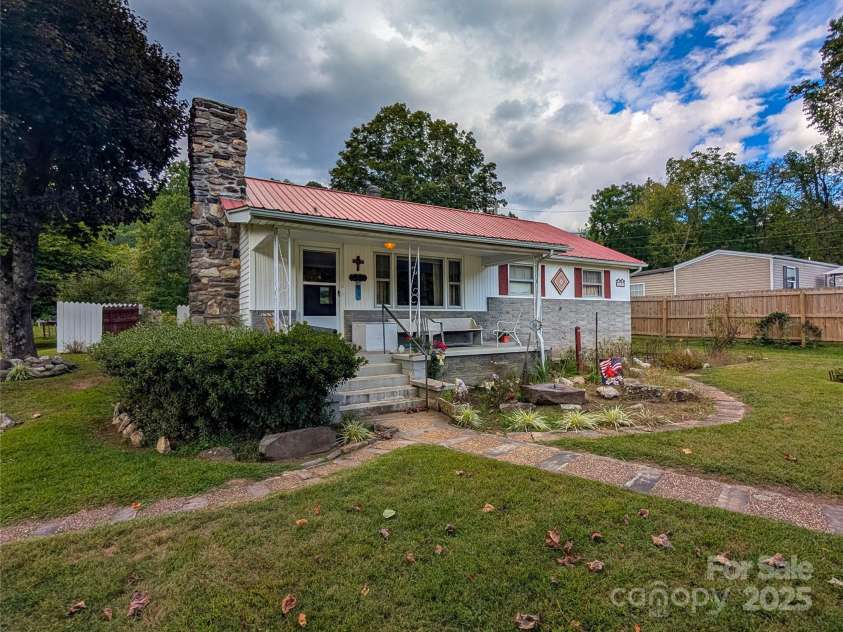 165 Cattail Creek Road, Burnsville, NC 28714.  MLS# CAR4298888, YatesRealty ID 4014. 