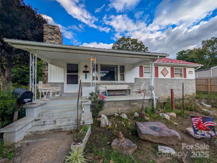 165 Cattail Creek Road, Burnsville, NC 28714.  MLS# CAR4298888, YatesRealty ID 4014. 