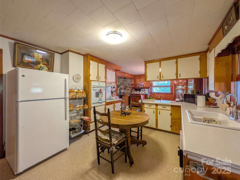 165 Cattail Creek Road, Burnsville, NC 28714.  MLS# CAR4298888, YatesRealty ID 4014. 