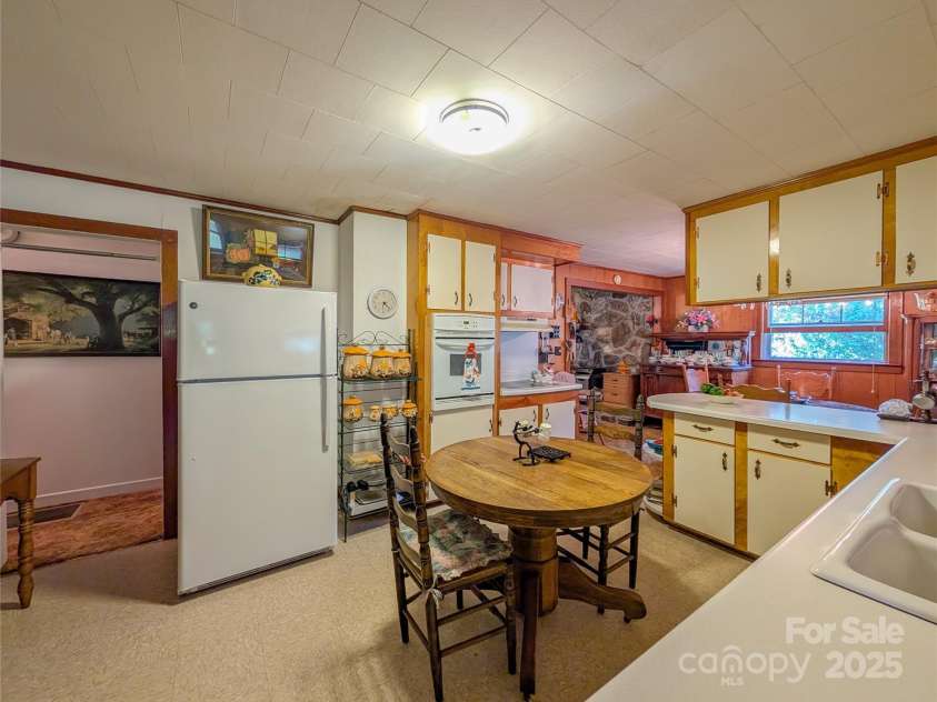 165 Cattail Creek Road, Burnsville, NC 28714.  MLS# CAR4298888, YatesRealty ID 4014. 