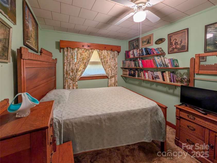 165 Cattail Creek Road, Burnsville, NC 28714.  MLS# CAR4298888, YatesRealty ID 4014. 