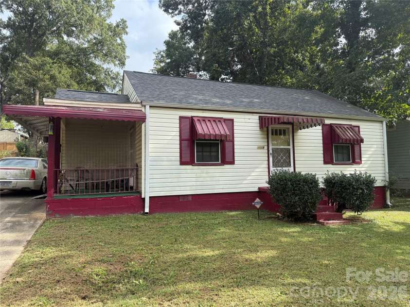 2618 Roslyn Avenue, Charlotte, NC 28208.  MLS# CAR4382934, YatesRealty ID 4014. 