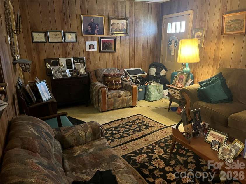 2618 Roslyn Avenue, Charlotte, NC 28208.  MLS# CAR4382934, YatesRealty ID 4014. 