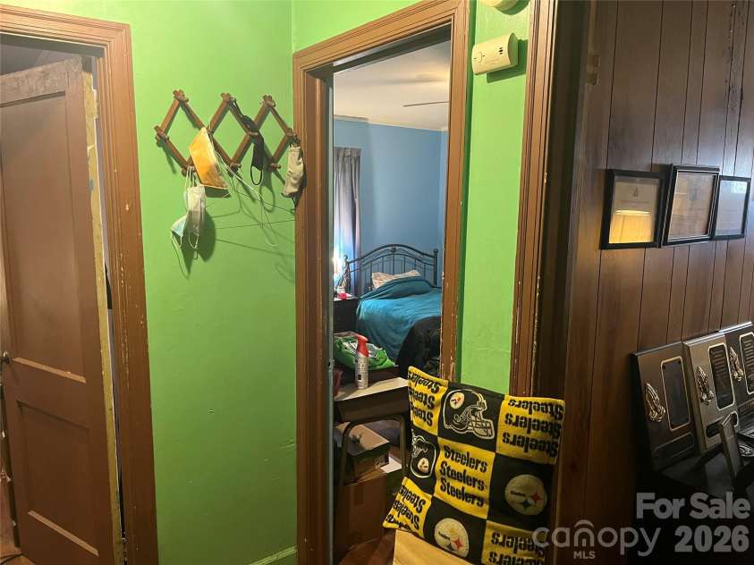 2618 Roslyn Avenue, Charlotte, NC 28208.  MLS# CAR4382934, YatesRealty ID 4014. 