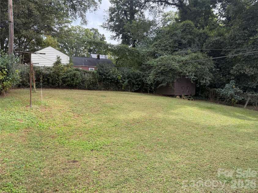 2618 Roslyn Avenue, Charlotte, NC 28208.  MLS# CAR4382934, YatesRealty ID 4014. 