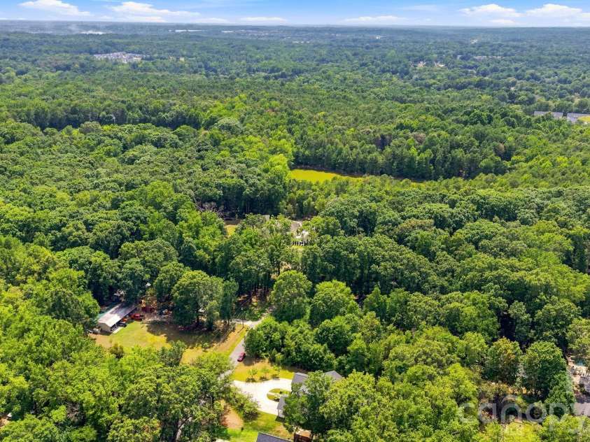 4515 Lindsay Lane, Matthews, NC 28105.  MLS# CAR4372208, YatesRealty ID 40140. 