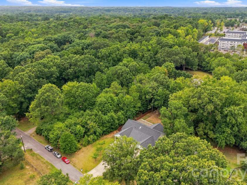 4515 Lindsay Lane, Matthews, NC 28105.  MLS# CAR4372208, YatesRealty ID 40140. 