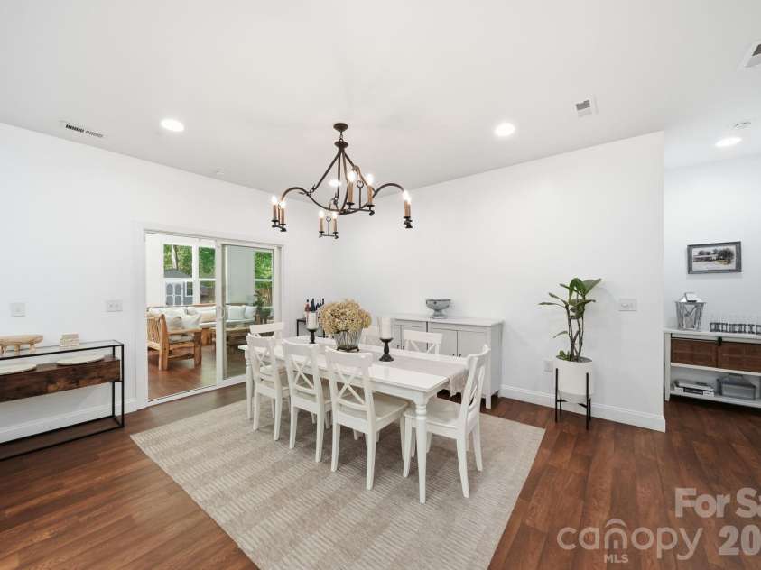 4515 Lindsay Lane, Matthews, NC 28105.  MLS# CAR4372208, YatesRealty ID 40140. 