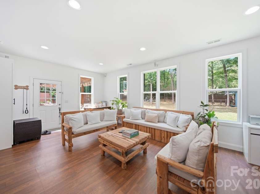 4515 Lindsay Lane, Matthews, NC 28105.  MLS# CAR4372208, YatesRealty ID 40140. 