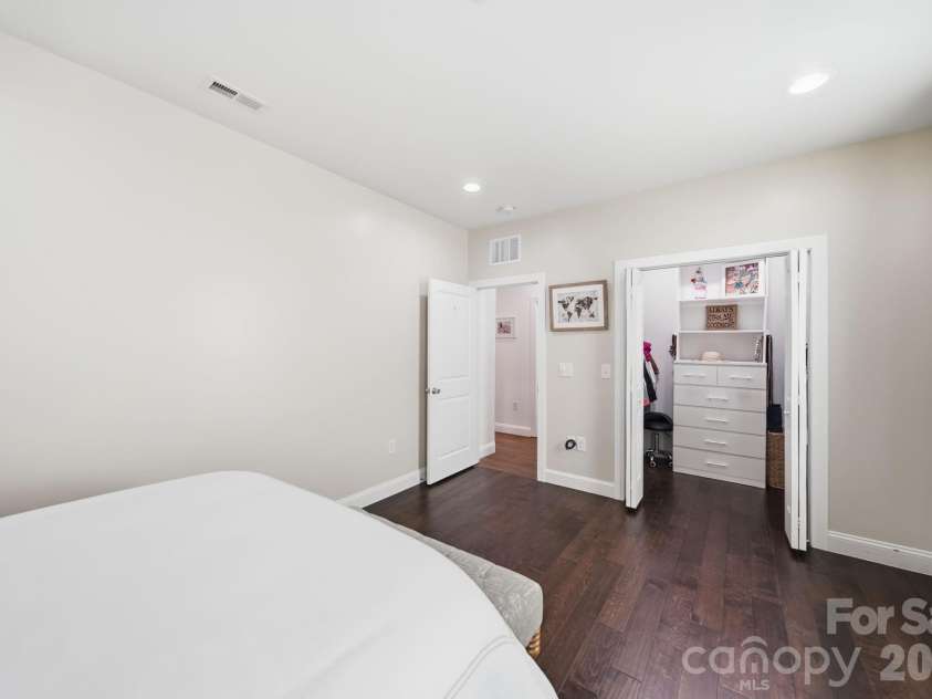 4515 Lindsay Lane, Matthews, NC 28105.  MLS# CAR4372208, YatesRealty ID 40140. 