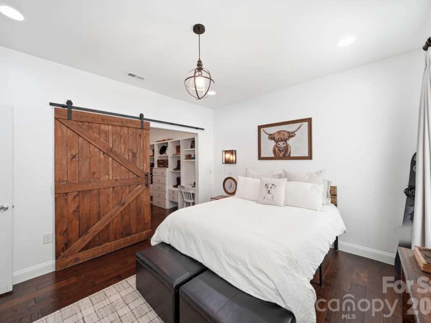 4515 Lindsay Lane, Matthews, NC 28105.  MLS# CAR4372208, YatesRealty ID 40140. 