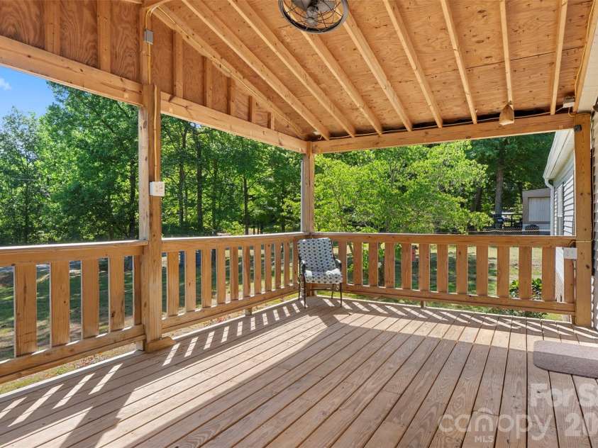 199 Sable Lane, Thomasville, NC 27360.  MLS# CAR4406494, YatesRealty ID 40144. 