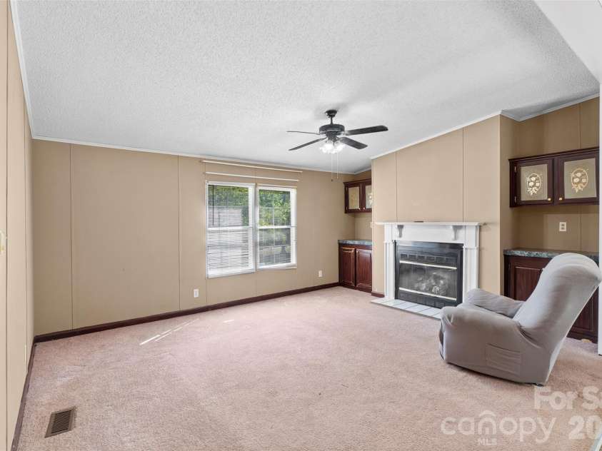 199 Sable Lane, Thomasville, NC 27360.  MLS# CAR4406494, YatesRealty ID 40144. 