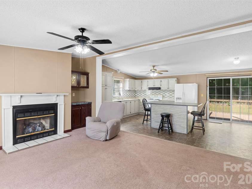 199 Sable Lane, Thomasville, NC 27360.  MLS# CAR4406494, YatesRealty ID 40144. 