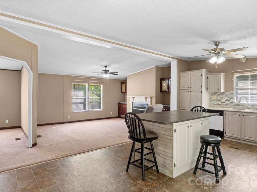 199 Sable Lane, Thomasville, NC 27360.  MLS# CAR4406494, YatesRealty ID 40144. 