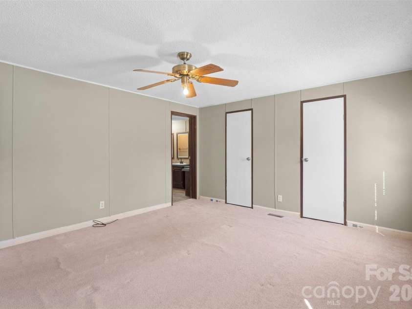 199 Sable Lane, Thomasville, NC 27360.  MLS# CAR4406494, YatesRealty ID 40144. 