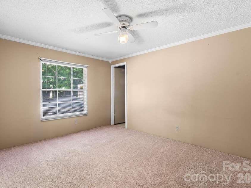 199 Sable Lane, Thomasville, NC 27360.  MLS# CAR4406494, YatesRealty ID 40144. 