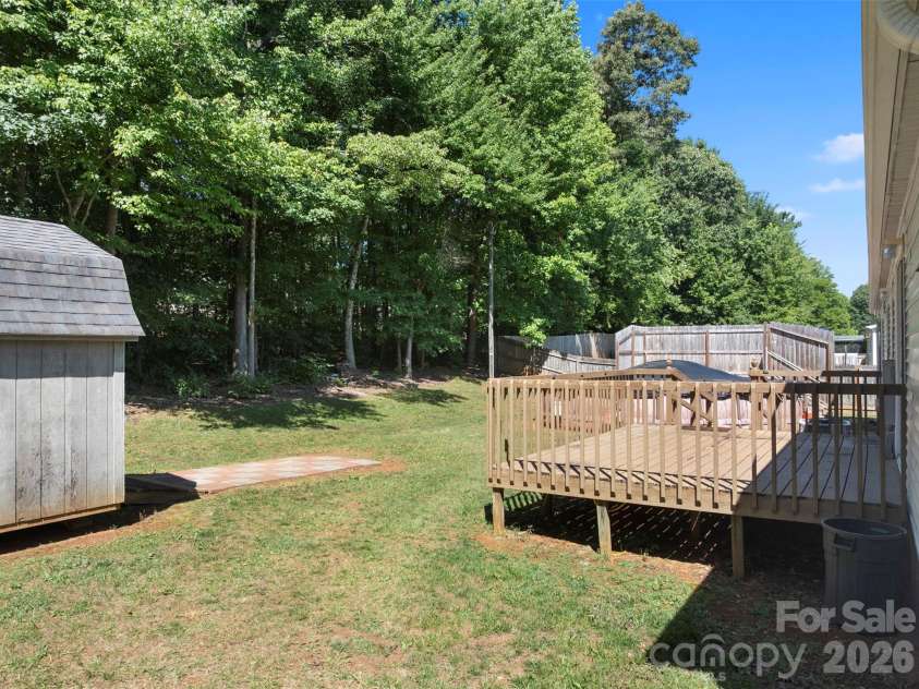 199 Sable Lane, Thomasville, NC 27360.  MLS# CAR4406494, YatesRealty ID 40144. 