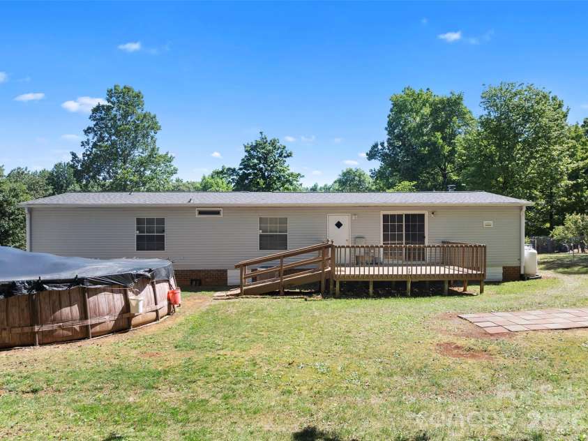 199 Sable Lane, Thomasville, NC 27360.  MLS# CAR4406494, YatesRealty ID 40144. 