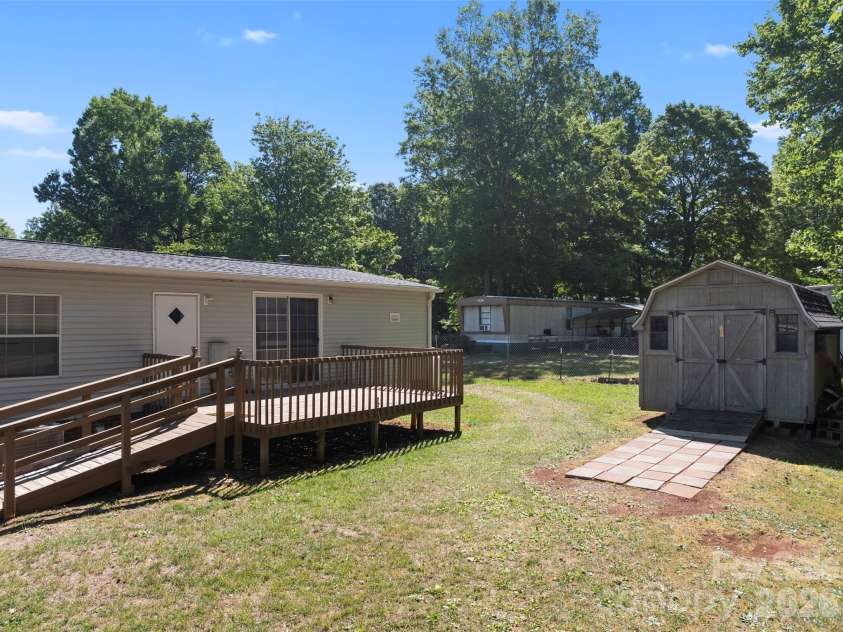 199 Sable Lane, Thomasville, NC 27360.  MLS# CAR4406494, YatesRealty ID 40144. 