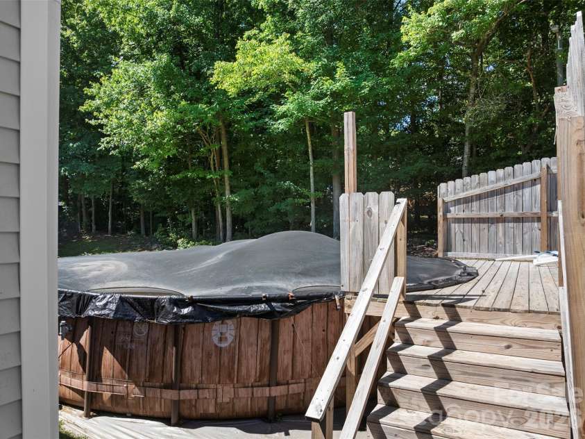 199 Sable Lane, Thomasville, NC 27360.  MLS# CAR4406494, YatesRealty ID 40144. 