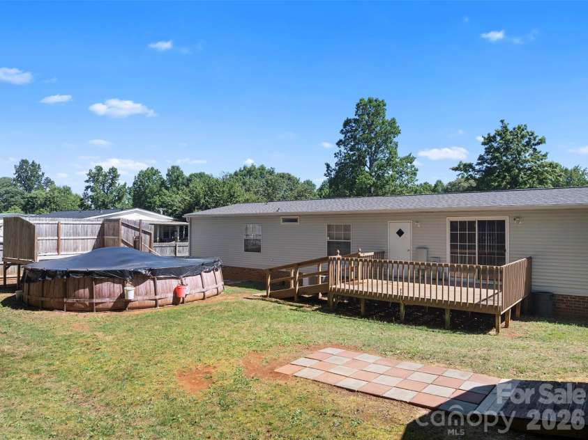 199 Sable Lane, Thomasville, NC 27360.  MLS# CAR4406494, YatesRealty ID 40144. 