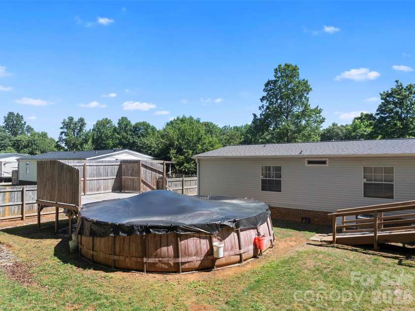199 Sable Lane, Thomasville, NC 27360.  MLS# CAR4406494, YatesRealty ID 40144. 