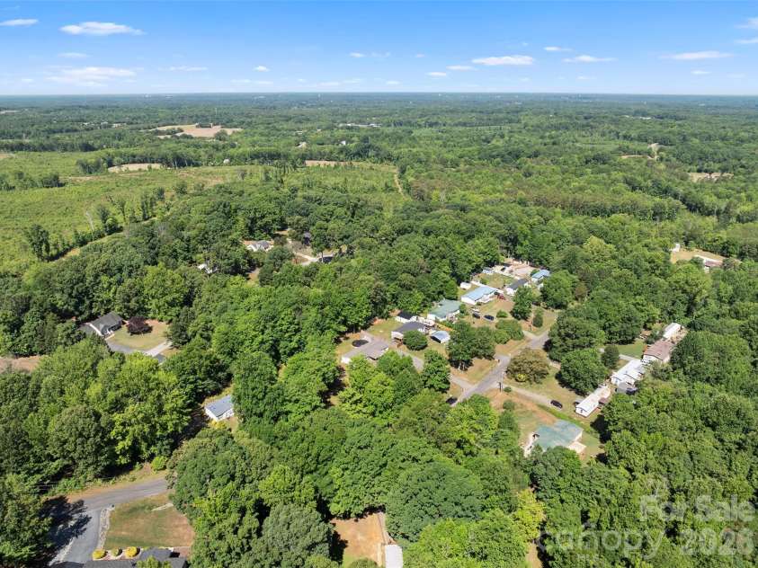 199 Sable Lane, Thomasville, NC 27360.  MLS# CAR4406494, YatesRealty ID 40144. 