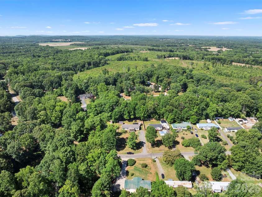 199 Sable Lane, Thomasville, NC 27360.  MLS# CAR4406494, YatesRealty ID 40144. 