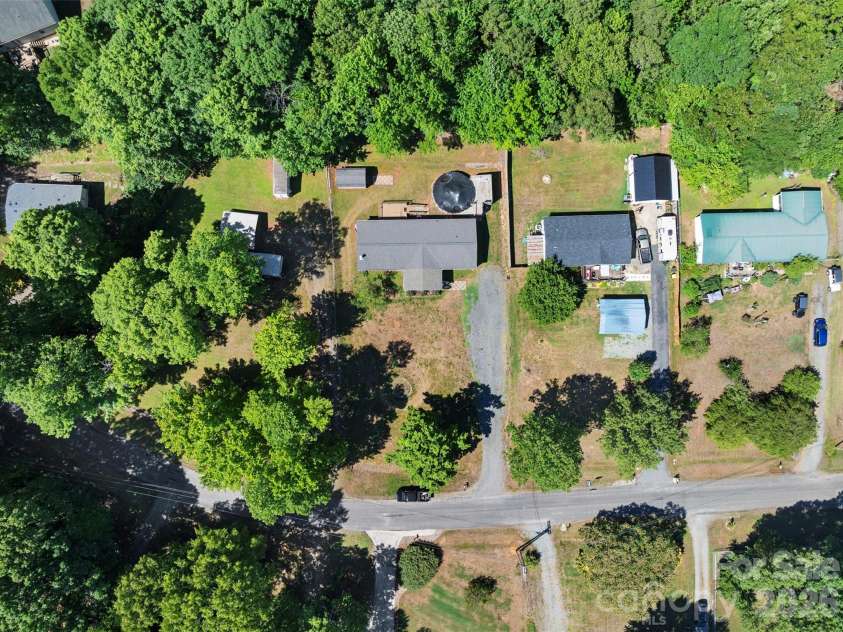 199 Sable Lane, Thomasville, NC 27360.  MLS# CAR4406494, YatesRealty ID 40144. 