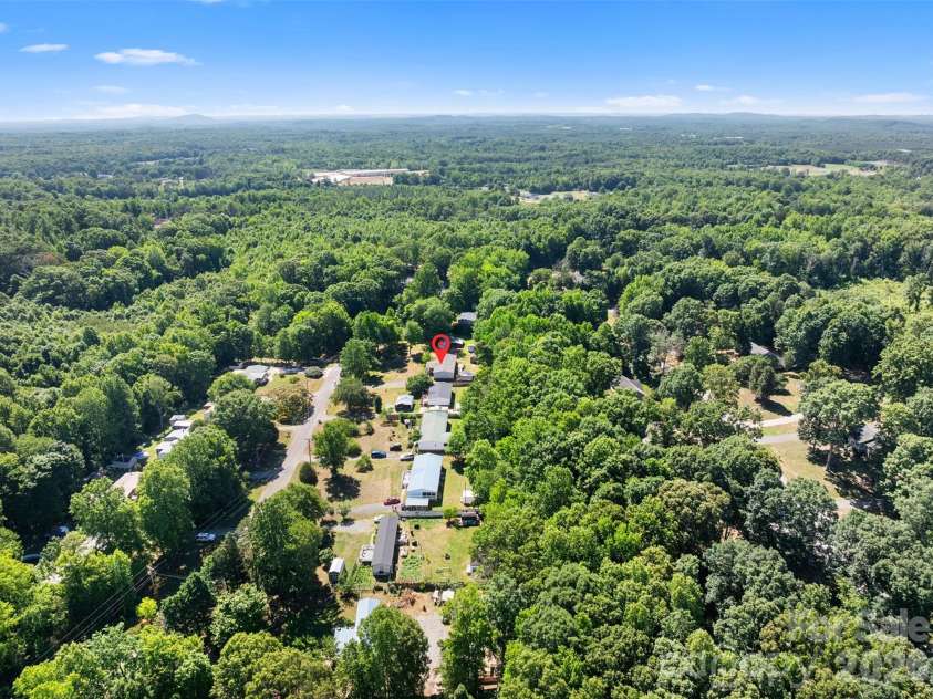 199 Sable Lane, Thomasville, NC 27360.  MLS# CAR4406494, YatesRealty ID 40144. 