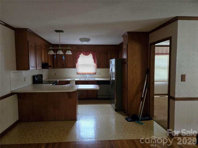 1671 Kensington Circle, Newton, NC 28658.  MLS# CAR4407999, YatesRealty ID 40147. 