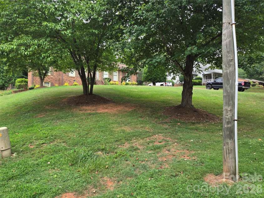 1671 Kensington Circle, Newton, NC 28658.  MLS# CAR4407999, YatesRealty ID 40147. 