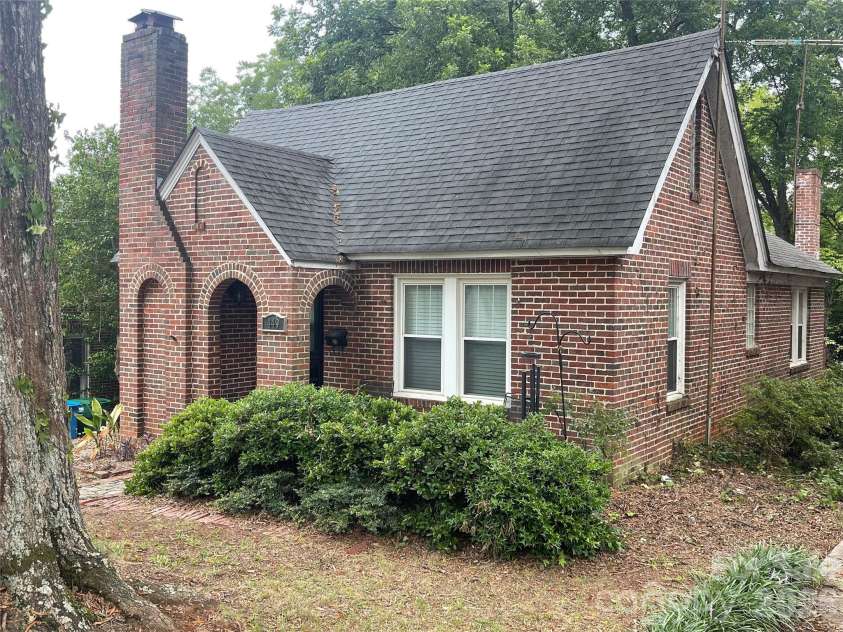 449 Spring Street, Albemarle, NC 28001.  MLS# CAR4408158, YatesRealty ID 40148. 