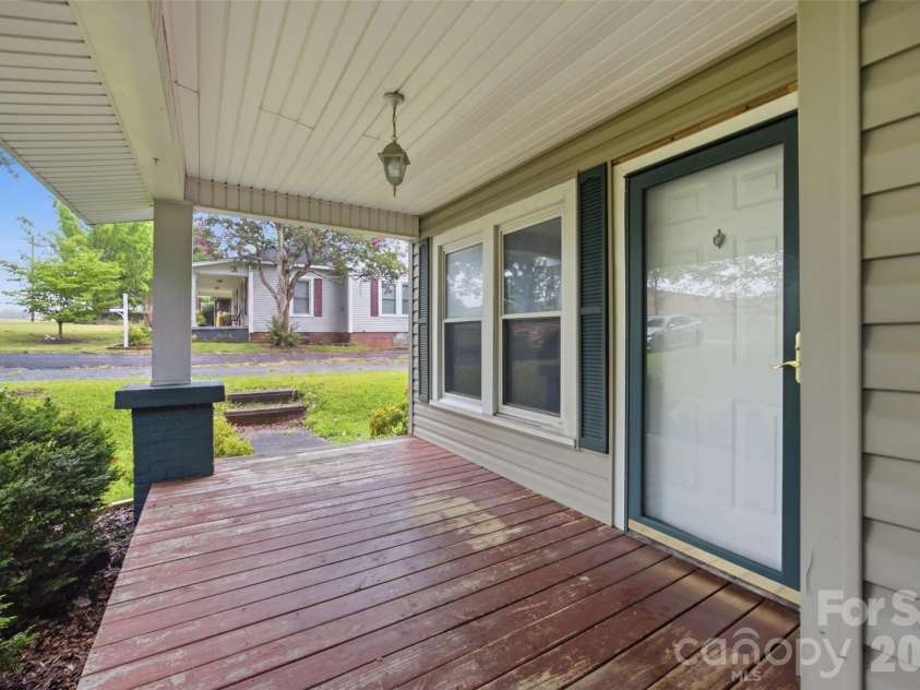 505 Battleground Avenue, Kings Mountain, NC 28086.  MLS# CAR4407116, YatesRealty ID 40149. 