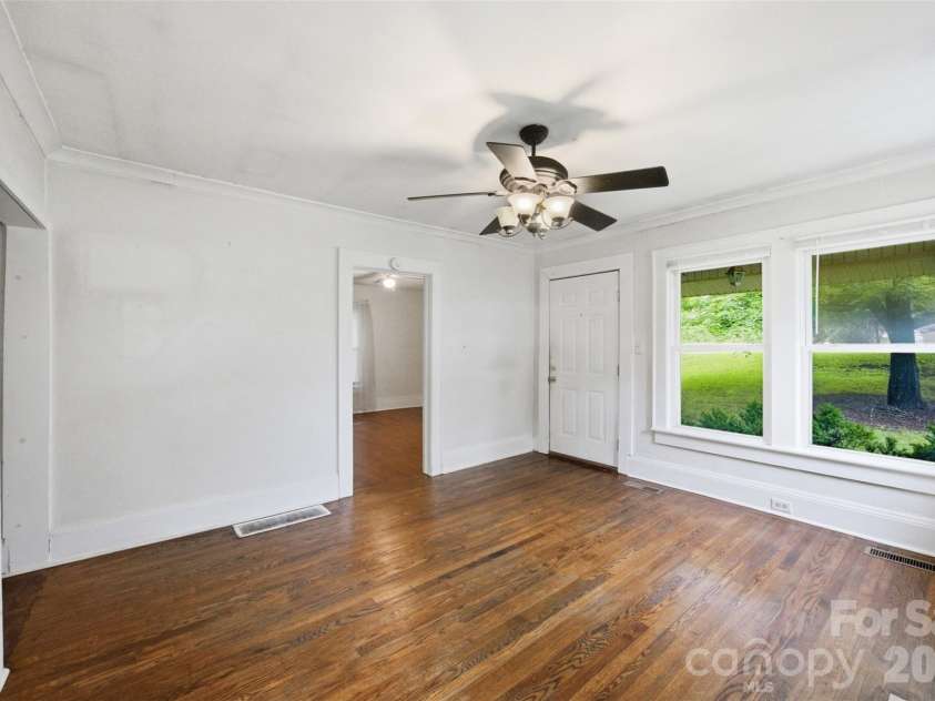 505 Battleground Avenue, Kings Mountain, NC 28086.  MLS# CAR4407116, YatesRealty ID 40149. 