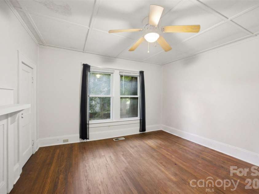 505 Battleground Avenue, Kings Mountain, NC 28086.  MLS# CAR4407116, YatesRealty ID 40149. 