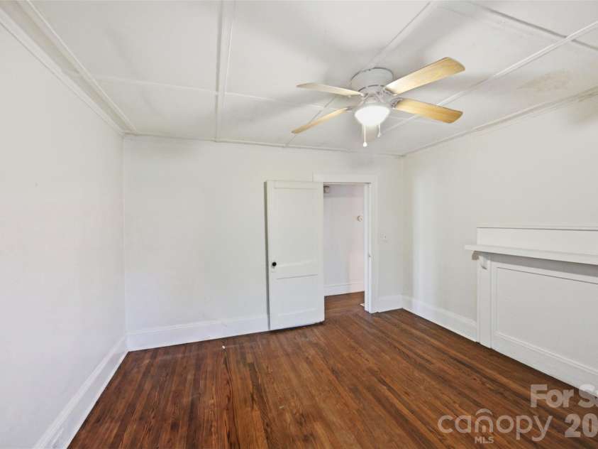 505 Battleground Avenue, Kings Mountain, NC 28086.  MLS# CAR4407116, YatesRealty ID 40149. 