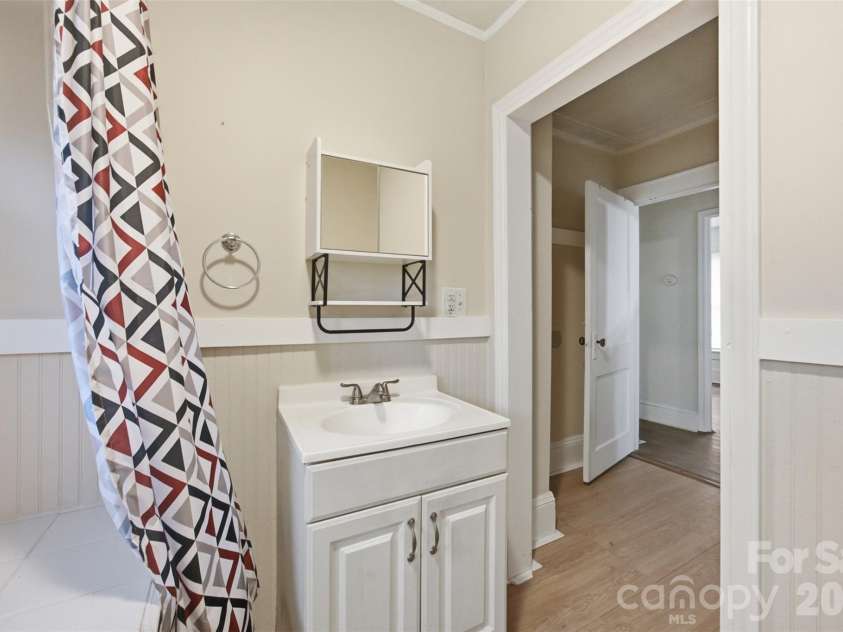 505 Battleground Avenue, Kings Mountain, NC 28086.  MLS# CAR4407116, YatesRealty ID 40149. 