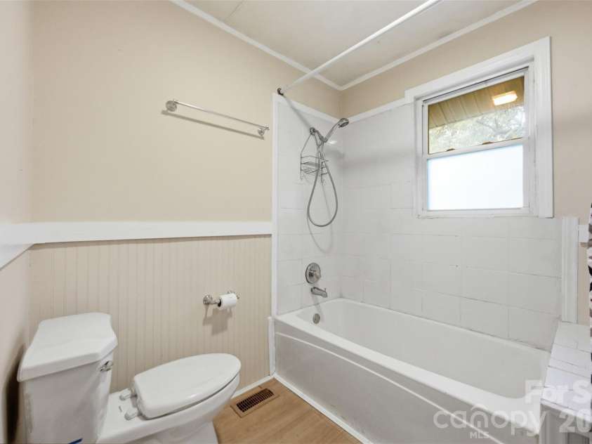505 Battleground Avenue, Kings Mountain, NC 28086.  MLS# CAR4407116, YatesRealty ID 40149. 