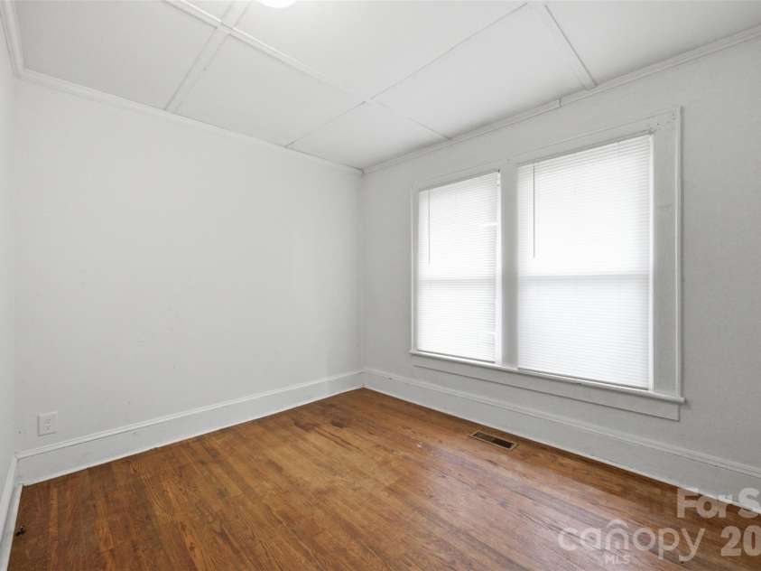 505 Battleground Avenue, Kings Mountain, NC 28086.  MLS# CAR4407116, YatesRealty ID 40149. 