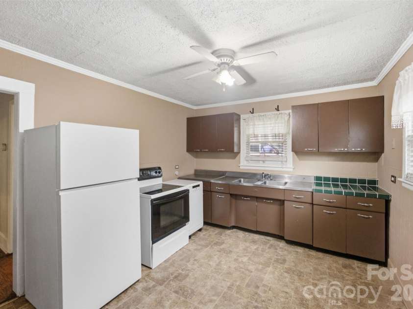 505 Battleground Avenue, Kings Mountain, NC 28086.  MLS# CAR4407116, YatesRealty ID 40149. 