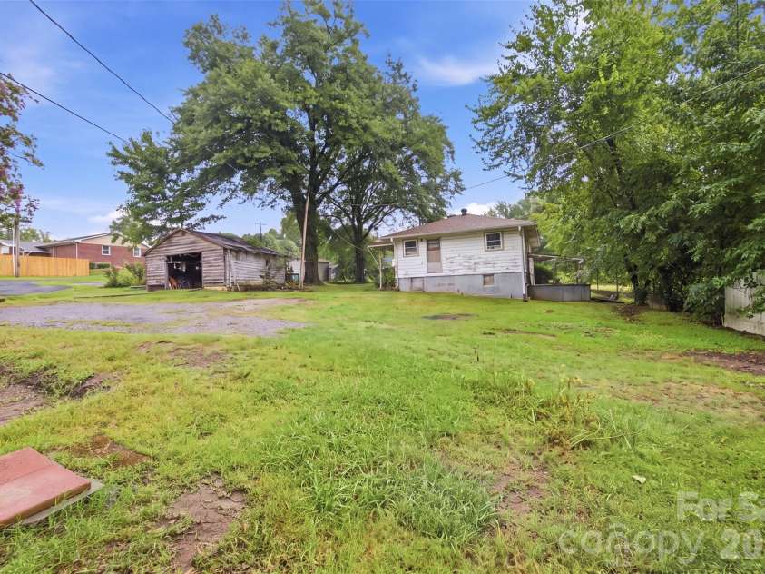 505 Battleground Avenue, Kings Mountain, NC 28086.  MLS# CAR4407116, YatesRealty ID 40149. 