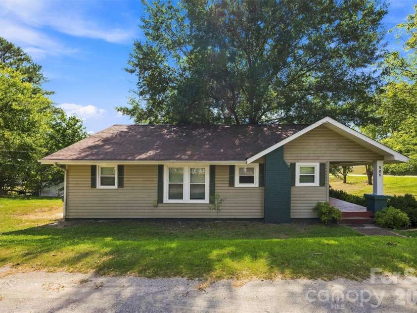 505 Battleground Avenue, Kings Mountain, NC 28086.  MLS# CAR4407116, YatesRealty ID 40149. 