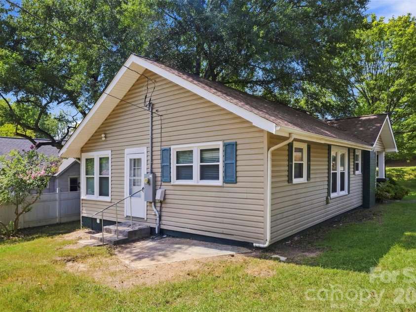 505 Battleground Avenue, Kings Mountain, NC 28086.  MLS# CAR4407116, YatesRealty ID 40149. 